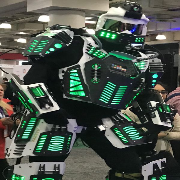 Green Robot Performer