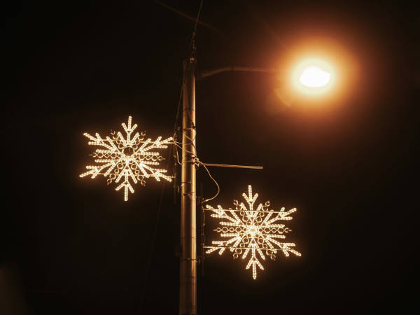 1-Holiday Street Lights -Snowflakes/decorative lighting & Holiday Entertainment - Image 7