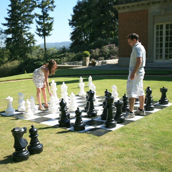 Giant Games –  Chess